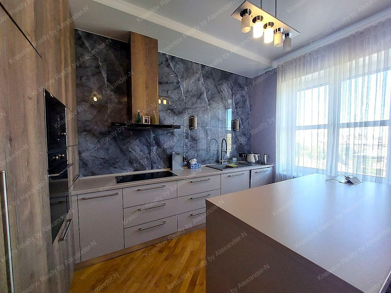 продажа многокомнатной квартиры номер A-174795 в Приморском районе, фото номер 32